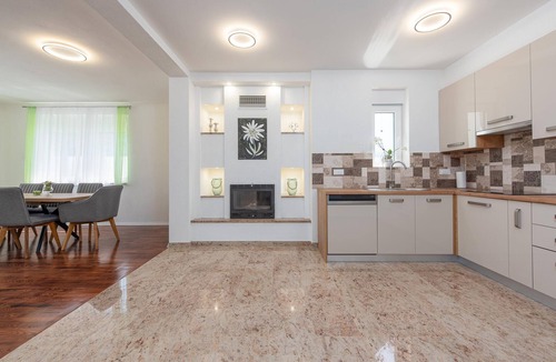 Gospic House | Lovely home in Debelo Brdo with sauna