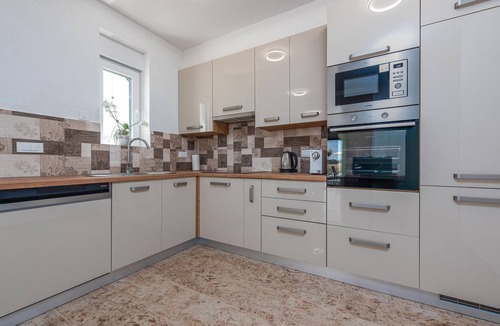 Gospic House | Lovely home in Debelo Brdo with sauna