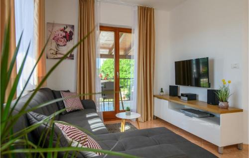 Rebici House | Lovely Home In Dobrani