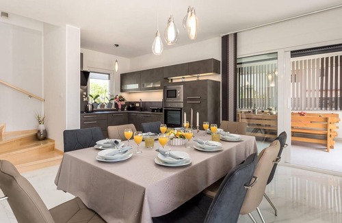Sarsoni House | Lovely home in Drazice