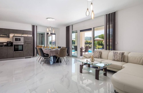 Sarsoni House | Lovely home in Drazice