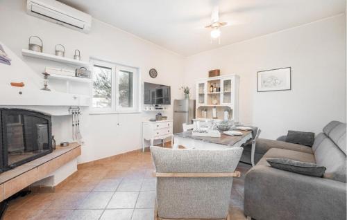 Betina House | Lovely Home In Prosika With Wifi