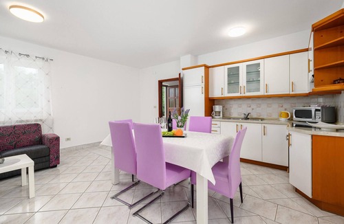 Pican House | Lovely home in Jurani