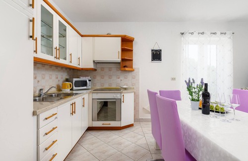 Pican House | Lovely home in Jurani