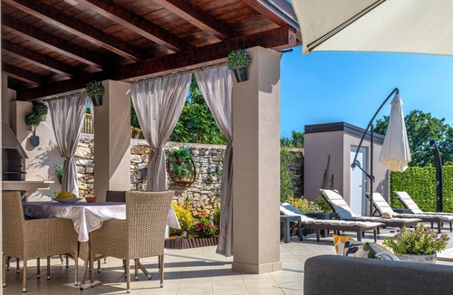 Zminj House | Lovely home in Kresini