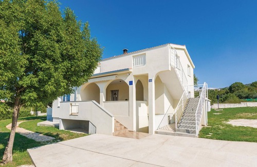 Krusevo House | Lovely home in Krusevo with WiFi