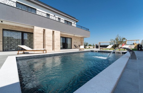 Benkovac House | Lovely home in Miranje Donje