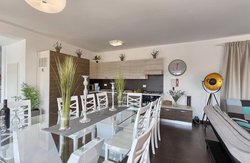 Muzini House | Lovely home in Naselje Muzini with sauna