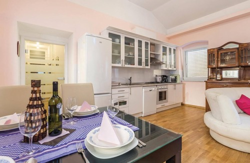 Volosko House | Lovely home in Opatija with WiFi