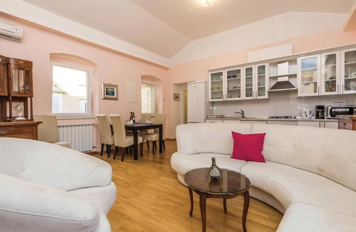 Volosko House | Lovely home in Opatija with WiFi