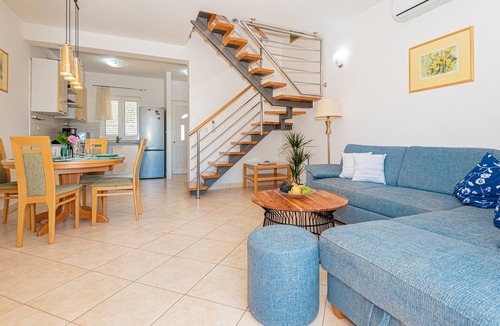 Pirovac House | Lovely home in Pirovac