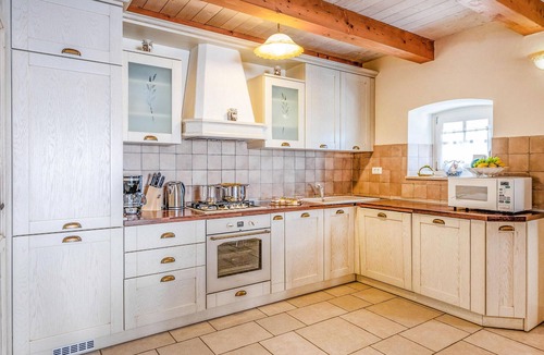 Valtura House | Lovely home in Pula with sauna
