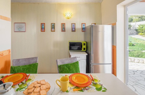 Ravni House | Lovely home in Ravni with WiFi