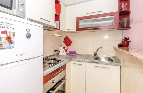Zupa dubrovacka House | Lovely home in Srebreno with kitchen