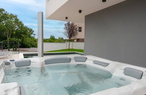 Stokovci House | Lovely home in Stokovci