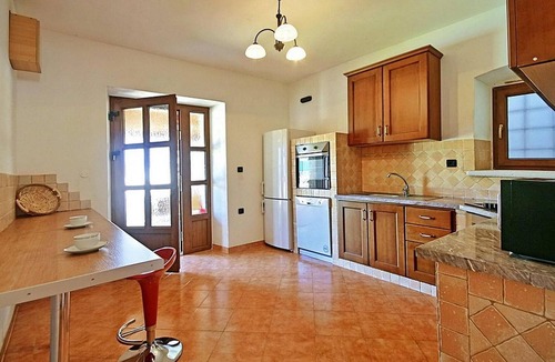 Jakovici House | Lovely home in Tinjan with WiFi