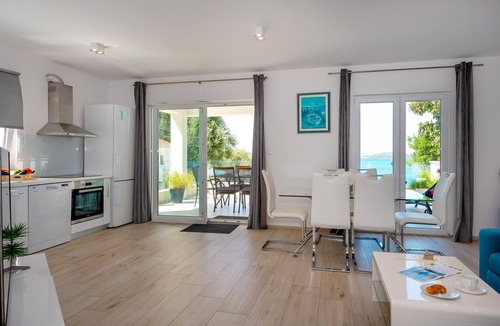 Zaboric House | Lovely home in Zaboric with private swimming pool, can be inside or outside