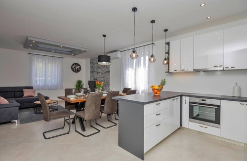 Rastovac House | Lovely home in Zagvozd