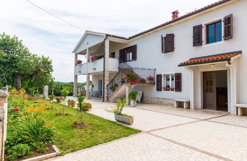 Vrvari Apartment | Lovely house LINDI in Poreč- one-bedroom apartment