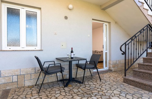 Vrvari Apartment | Lovely house LINDI in Poreč- one-bedroom apartment