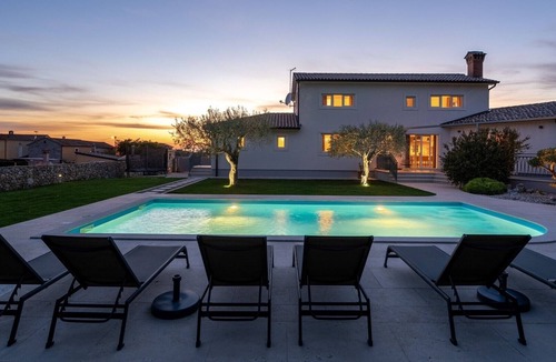 Visnjan Villa | Lovely Villa Gemini with a swimming pool
