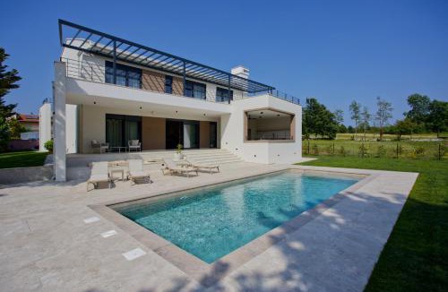 Heki Villa | Luksuzna Villa Castanea s grijanim bazenom i wellnesom u srcu Istre
