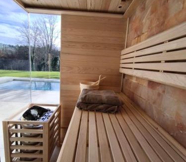 Heki Villa | Luksuzna Villa Castanea s grijanim bazenom i wellnesom u srcu Istre