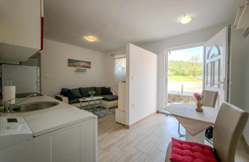 Ankaran Apartment | LUNA APARTMENTS Quiet Retreat, Close to Koper, AirCon, Parking