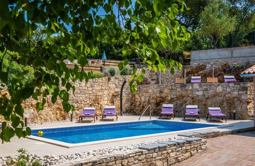 Rakalj House | Luxuriöse Villa auf großem Privatgrundstück by Interhome