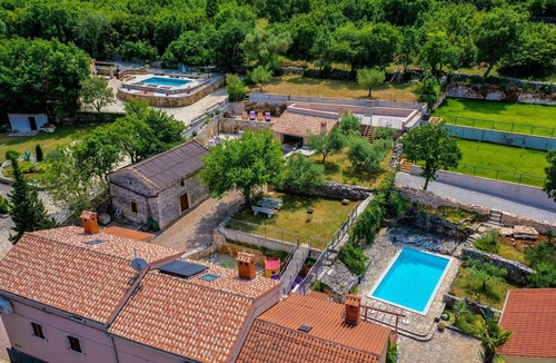 Rakalj House | Luxuriöse Villa auf großem Privatgrundstück by Interhome