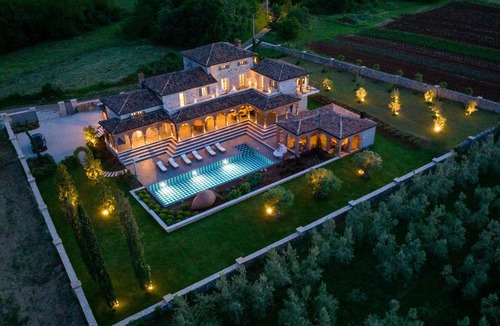 Vizinada Villa | Luxuriöse Villa Don Giordano im toskanischen Stil mit Pool, Weinbergblick und Olivenhainen in Istrien
