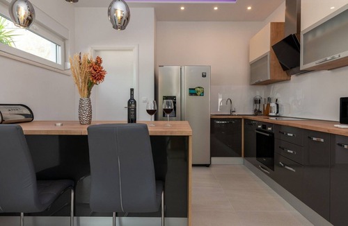 Municipality of Trogir House | Luxuriöse Villa Fantasy mit Meerblick und Pool i by Interhome