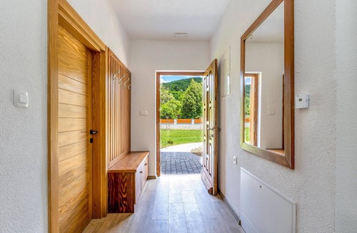 Brusane House | Luxurious home in Brusane with sauna