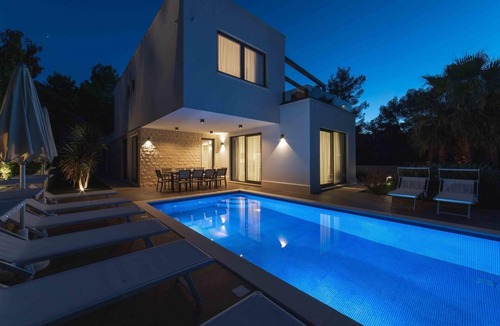Okrug Gornji House | Luxurious home in Okrug Gornji with sauna