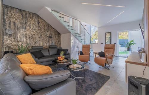 Kapelica House | Luxurious Home In Labin With Sauna