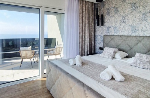 Mandre House | Luxurious home in Mandre with private swimming pool, can be inside or outside