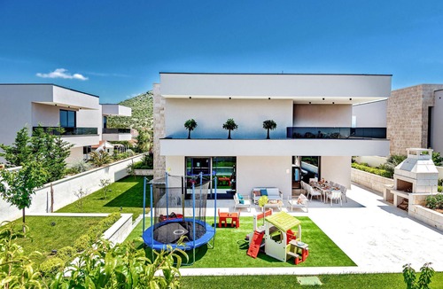 Marina House | Luxurious home in Marina with sauna