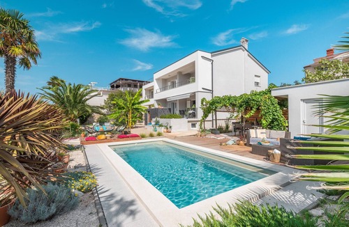 Medulin House | Luxurious home in Medulin with private swimming pool, can be inside or outside