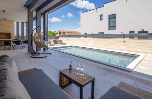 Nin House | Luxurious home in Nin