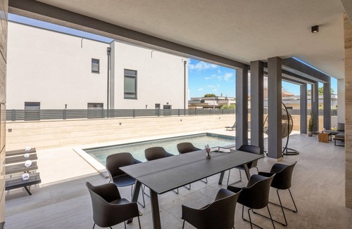 Nin House | Luxurious home in Nin