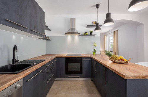Tar-Vabriga House | Luxurious home in Perci