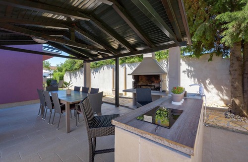 Tar-Vabriga House | Luxurious home in Perci