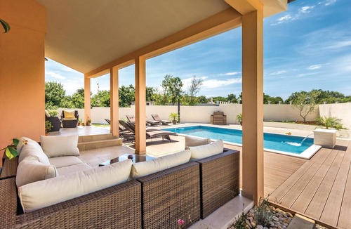 Sisan House | Luxurious home in Pula