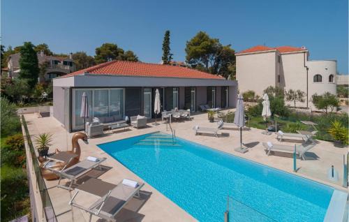 Sutivan House | Luxurious Home In Sutivan