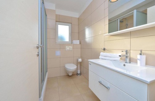 Unesic House | Luxurious home in Unesic with sauna