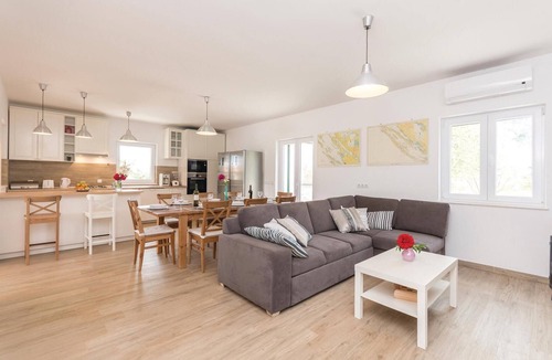 Verunic House | Luxurious home in Verunic with private swimming pool, can be inside or outside