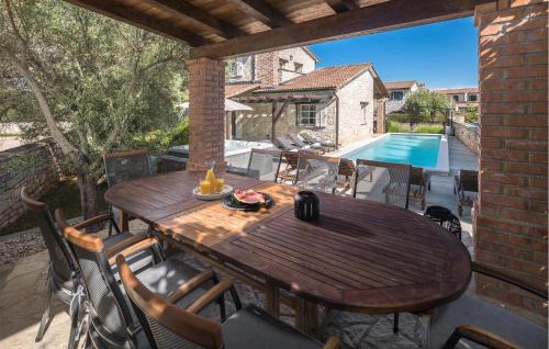 Strpacici House | Luxurious Home In Visnjan