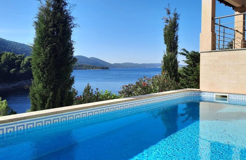 Blato Villa | Luxurious new beach villa for 8 people, with parking, private pool, WIFI