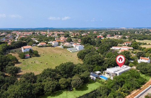 Sisan Villa | Luxurious Villa Maell with heated pool near Pula