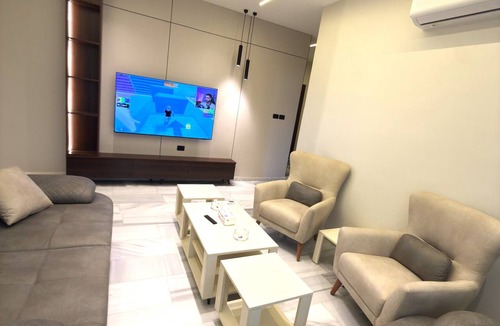 Amman Apartment | Luxury 3-Bedroom Family Apartment, Prime Location, Free WiFi & Free Parking